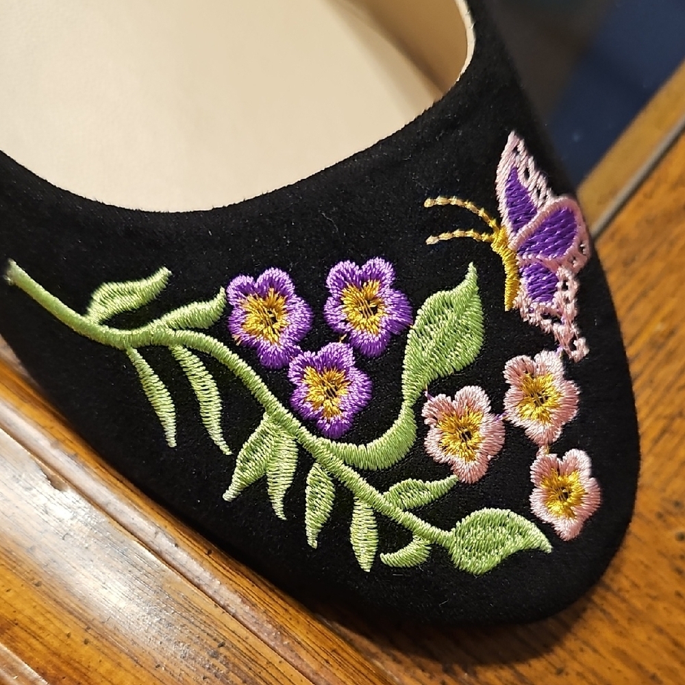Serengeti Black Flats with Floral Embroidery - Picture 4 of 7